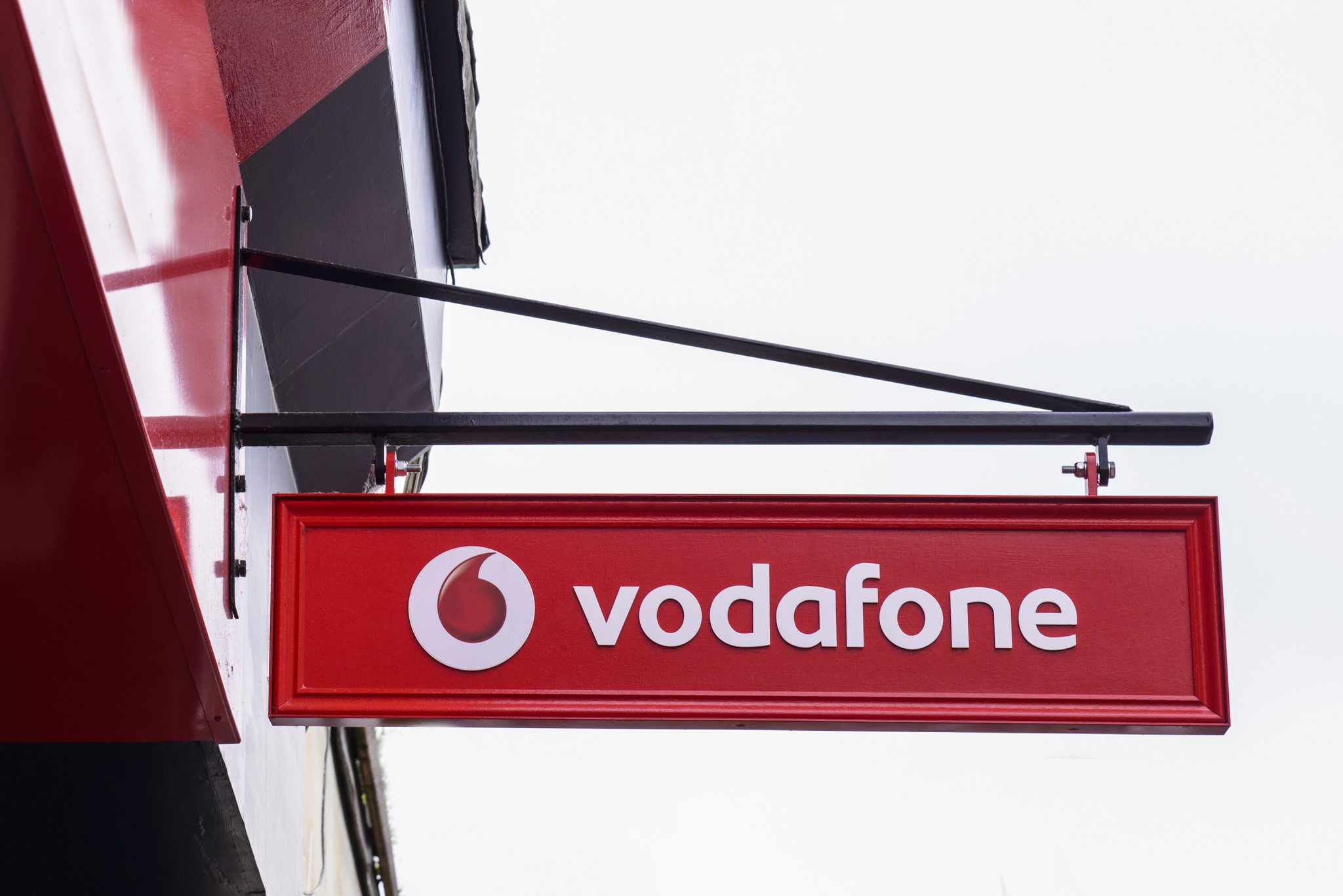 Vodafone launches commercial 5G services in five Italian cities