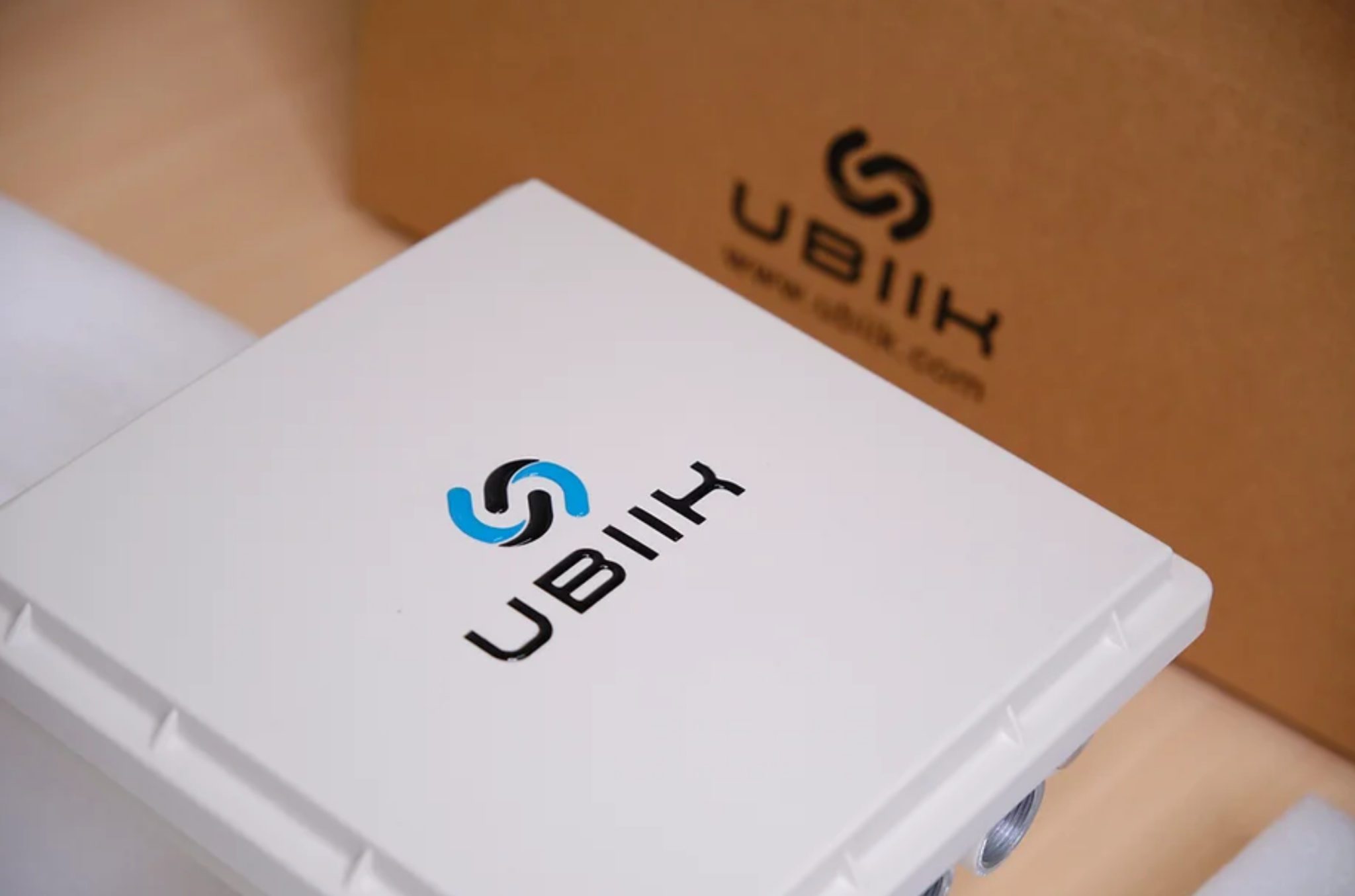 ubiik-intros-network-kit-for-nb-iot-lte-m-on-private-lte-in-400mhz-2