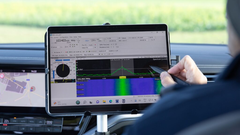 regulatory authority spectrum monitoring scene photo rohde schwarz 200 103113 1920 1080 4