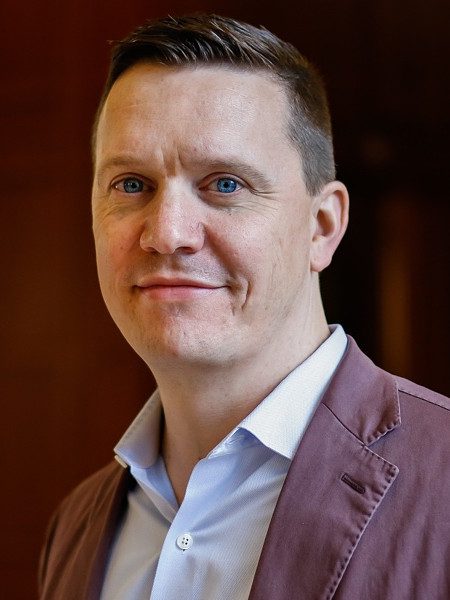 ‘AI is the gas on the fire’ – Verizon on global fiber, metro access, private 5G 6 Daniel Lawson Verizon