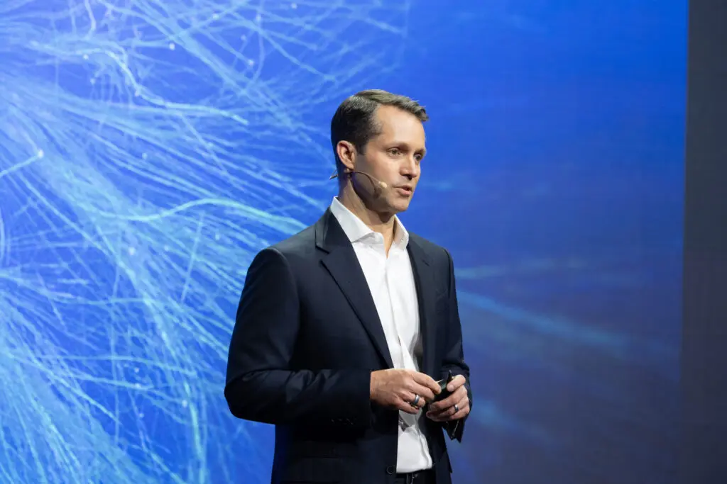 Nokia nips and tucks, and sees supercycle upside – as AI and cloud orders double 6 Nokia Justin Hotard